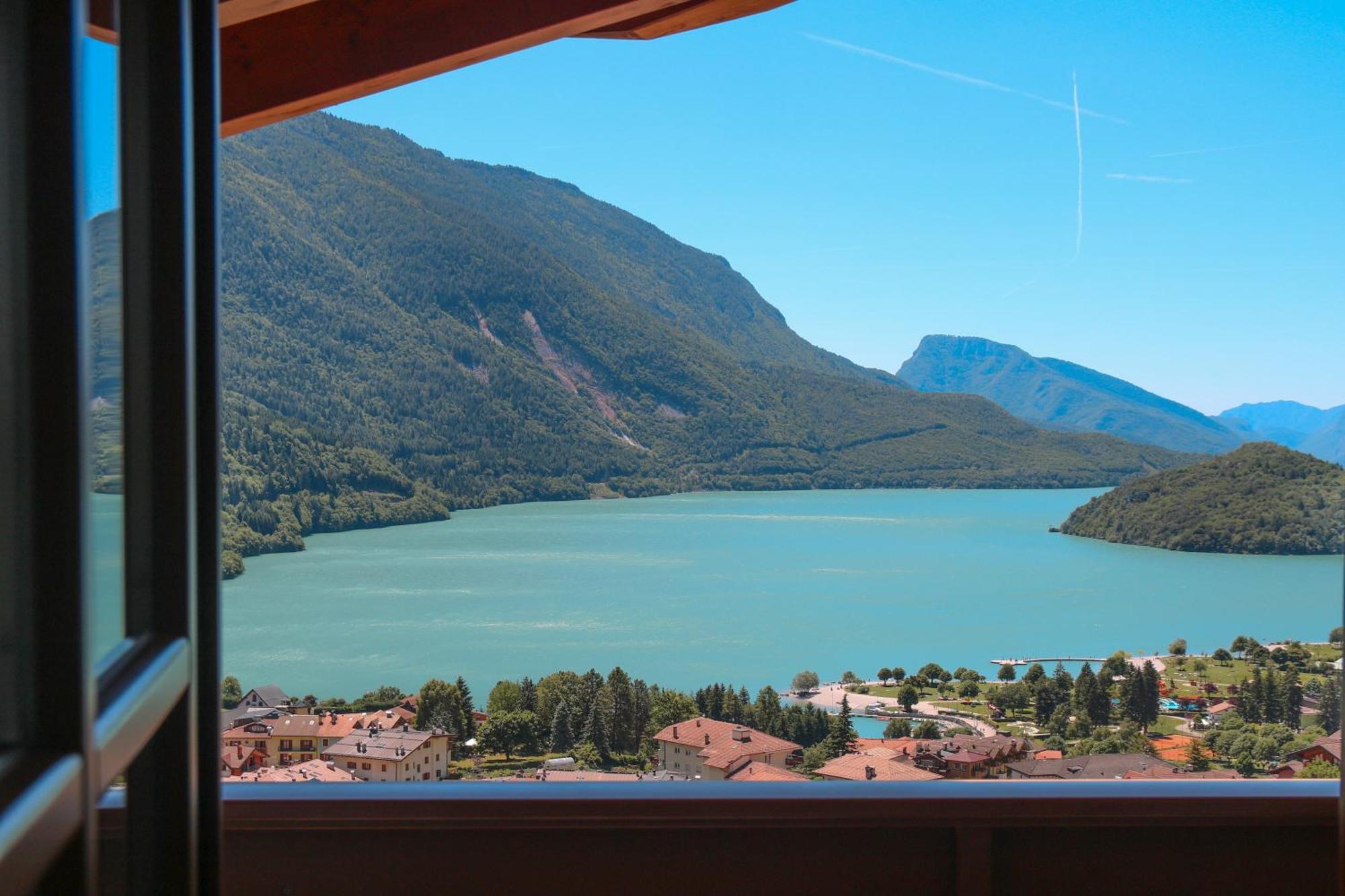 Villa La Dama Del Lago Molveno Exterior photo