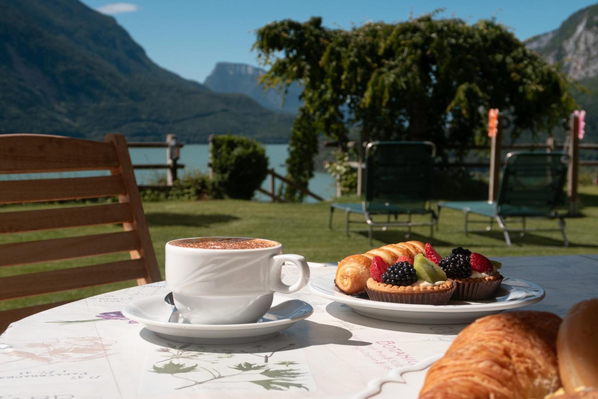 Villa La Dama Del Lago Molveno Exterior photo